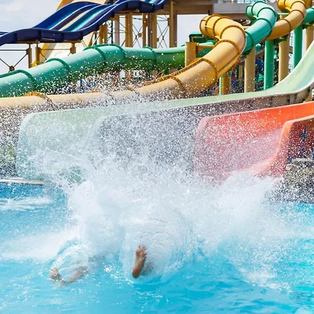 Sunny Oasis With Pool 公寓 *