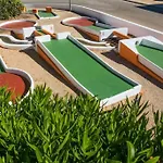 Sunny Oasis With Pool Daire