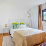 Daire Sunny Oasis With Pool *