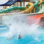 Sunny Oasis With Pool Daire *