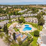 Sunny Oasis With Pool Daire *