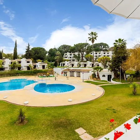 Sunny Oasis With Pool Διαμέρισμα *