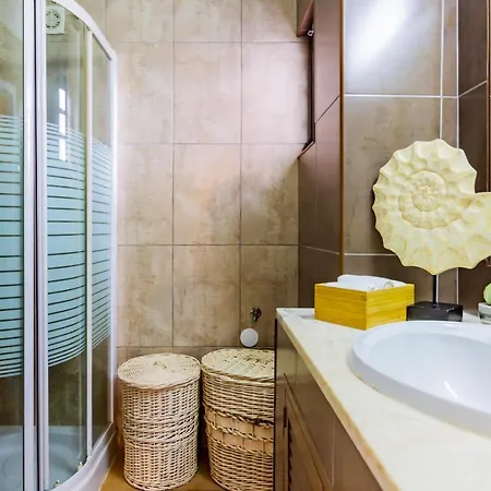 Sunny Oasis With Pool