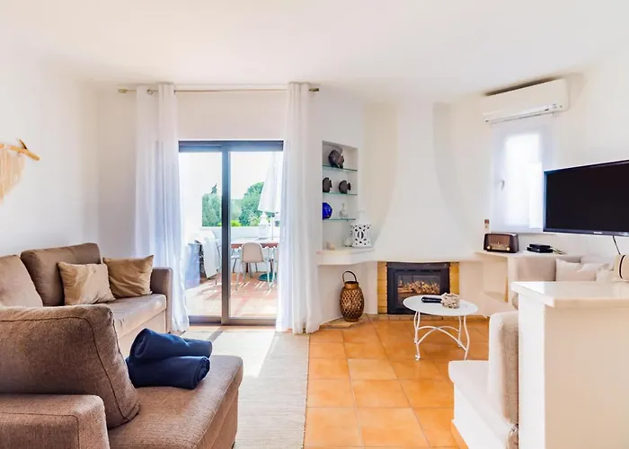 Apartmán Sunny Oasis With Pool