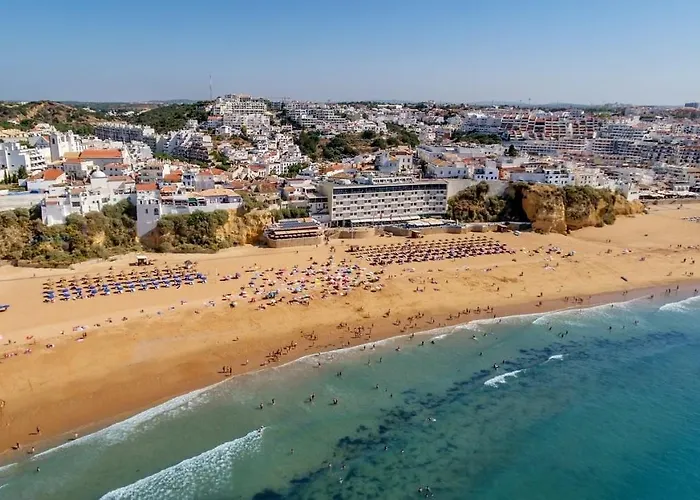 Sunny Oasis With Pool Apartmán