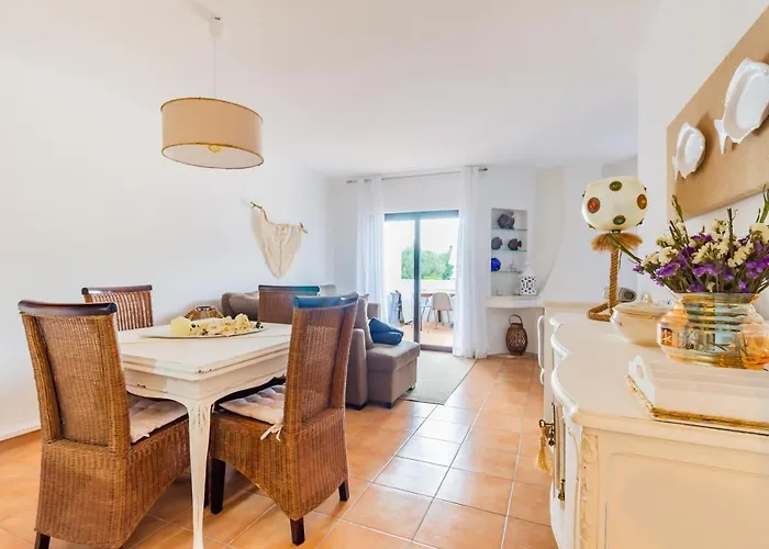 Sunny Oasis With Pool *