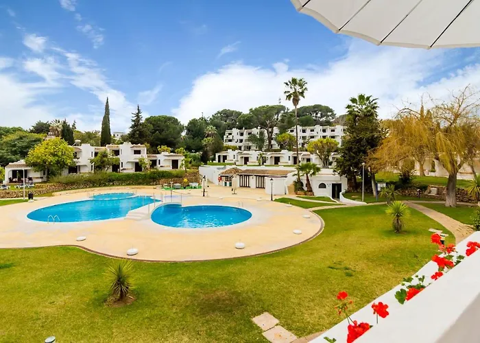 Sunny Oasis With Pool Apartmán *