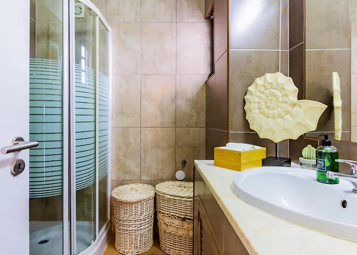 Sunny Oasis With Pool