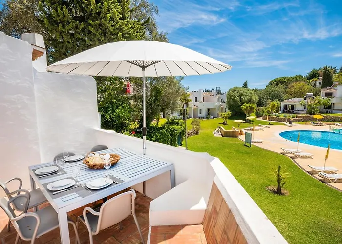 Apartmán Sunny Oasis With Pool