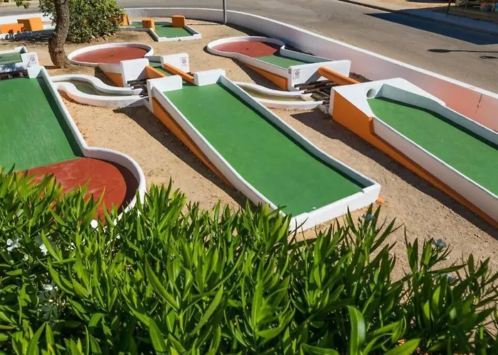 Sunny Oasis With Pool Apartament