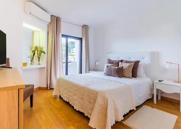 Sunny Oasis With Pool *